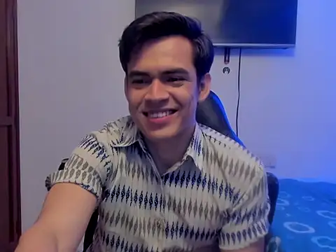 Lucian Gomez  online show from October 24, 2025, 10:20 pm