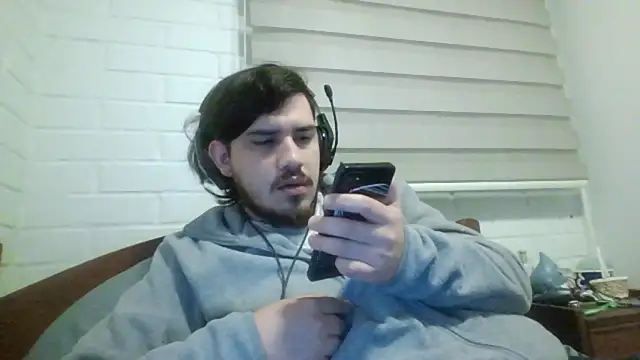 Snapshot of hung_weeb chatting on June 16, 2026, 2:33 am hung weeb online show from June 16, 2026, 2:33 am