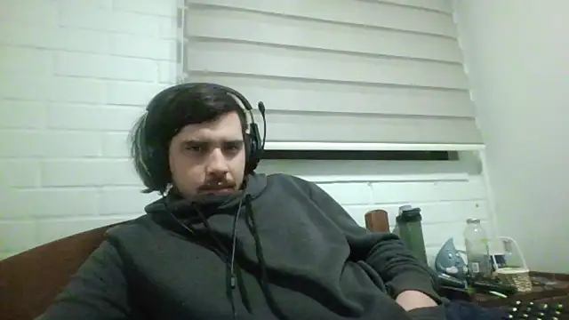 Snapshot of hung_weeb chatting on June 25, 2026, 4:43 am hung weeb online show from June 25, 2026, 4:43 am