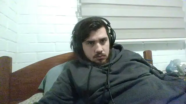 Snapshot of hung_weeb chatting on June 18, 2026, 3:27 am hung weeb online show from June 18, 2026, 3:27 am