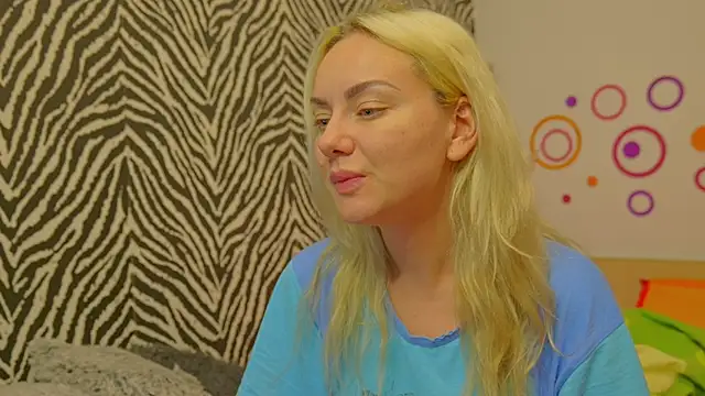 Snapshot of JennyShow chatting on September 24, 2025, 5:19 pm JennyShow online show from September 24, 2025, 5:19 pm