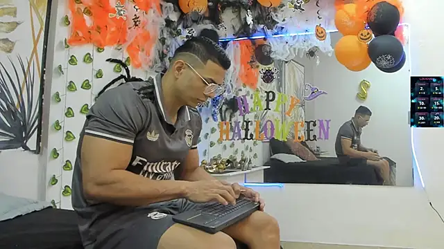 Snapshot of ChoreyTaiylor chatting on November 2, 2025, 2:33 pm ChoreyTaiylor online show from November 2, 2025, 2:33 pm