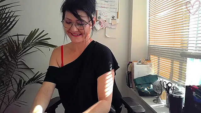 Snapshot of City_Kat chatting on November 11, 2025, 2:45 pm City Kat online show from November 11, 2025, 2:45 pm