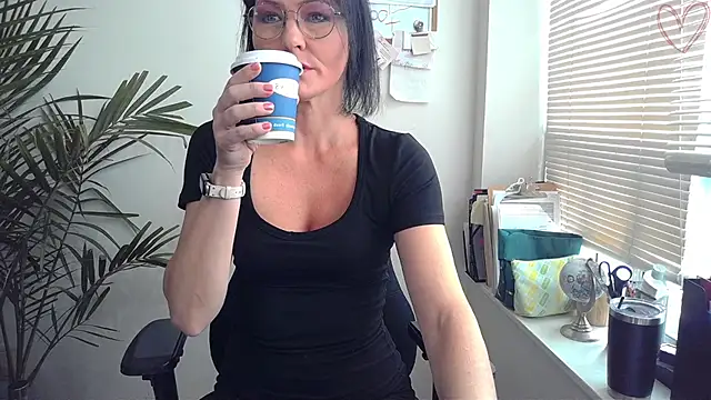 Snapshot of City_Kat chatting on November 10, 2025, 4:45 pm City Kat online show from November 10, 2025, 4:45 pm