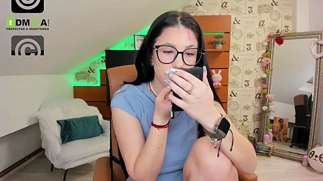 EmillyTaylor online show from April 6, 2026, 3:35 am