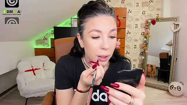 EmillyTaylor online show from December 18, 2025, 4:50 am