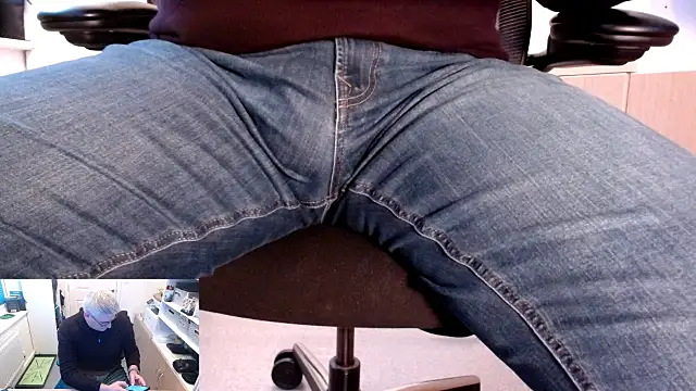 Snapshot of RicRockhard chatting on December 17, 2025, 3:28 pm RicRockhard online show from December 17, 2025, 3:28 pm