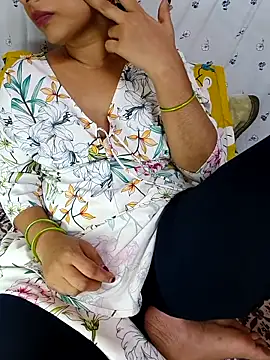 Snapshot of Beautifulsex4u chatting on October 21, 2025, 6:40 pm Beautifulsex4u online show from October 21, 2025, 6:40 pm