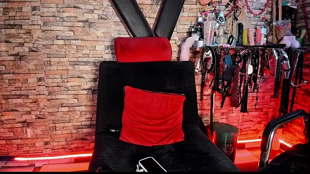 Snapshot of Liltildeman_moon chatting on May 15, 2026, 10:52 pm Liltildeman moon online show from May 15, 2026, 10:52 pm