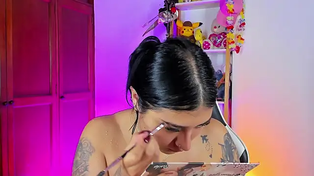 Snapshot of eymy-hadid chatting on October 28, 2025, 8:19 pm eymy-hadid online show from October 28, 2025, 8:19 pm