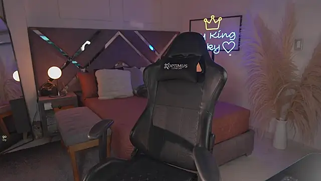 Snapshot of KateOwens chatting on November 22, 2025, 11:20 am KateOwens online show from November 22, 2025, 11:20 am