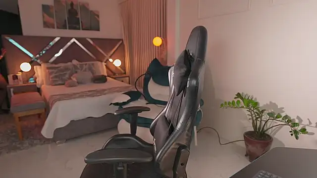 Snapshot of KateOwens chatting on October 25, 2025, 10:36 am KateOwens online show from October 25, 2025, 10:36 am