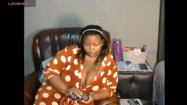 caramelbooty69 online show from November 11, 2025, 6:36 pm