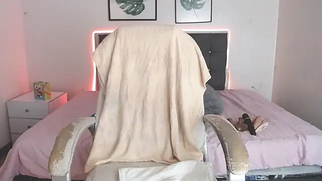 selena yourmilf online show from March 10, 2026, 5:50 pm