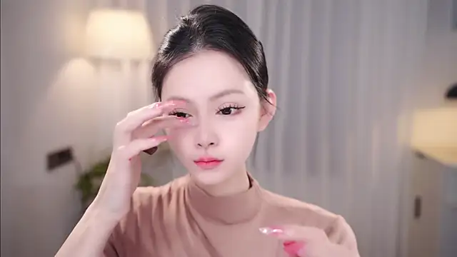 Ocean--Lili online show from November 17, 2025, 2:10 pm