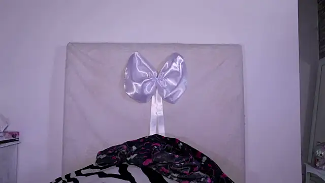 Snapshot of Angelas_dream chatting on December 17, 2025, 6:35 pm Angelas dream online show from December 17, 2025, 6:35 pm