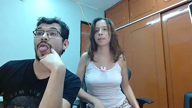 Snapshot of Isaandysex2428 chatting on February 21, 2025, 1:33 am Isaandysex2428 online show from February 21, 2025, 1:33 am