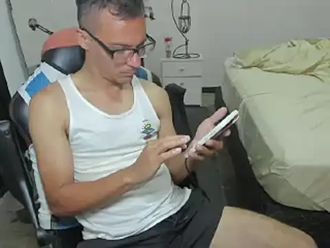 guachin hunk online show from December 31, 2024, 6:24 pm