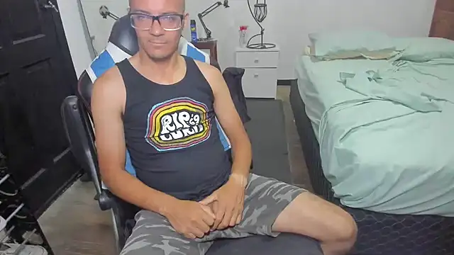 guachin hunk online show from January 7, 2025, 3:14 am