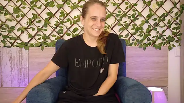 Snapshot of LadyChantale chatting on October 23, 2025, 8:35 am LadyChantale online show from October 23, 2025, 8:35 am