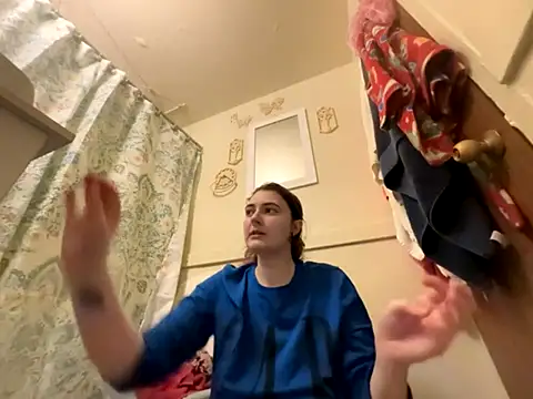 Snapshot of Snowbunnycake_131 chatting on September 11, 2025, 6:02 am Snowbunnycake 131 online show from September 11, 2025, 6:02 am