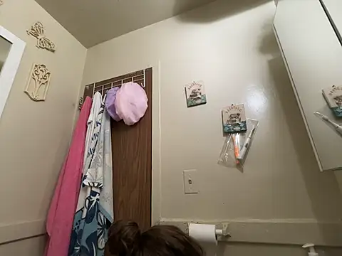 Snowbunnycake 131 online show from June 27, 2026, 7:47 am