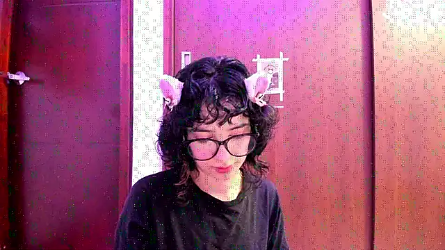  Lunnaa  online show from November 7, 2025, 12:26 am