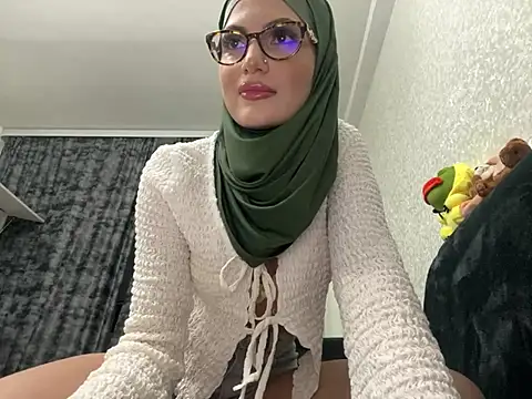 GumusGuray online show from February 2, 2025, 2:38 am