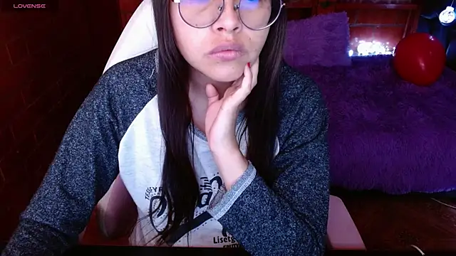 MidoriQuiinn online show from April 14, 2026, 2:33 pm