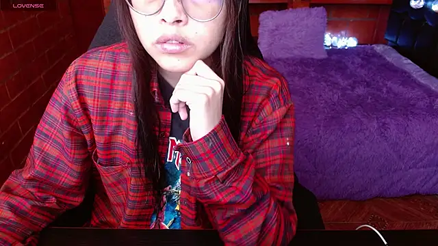 MidoriQuiinn online show from May 21, 2026, 4:15 pm