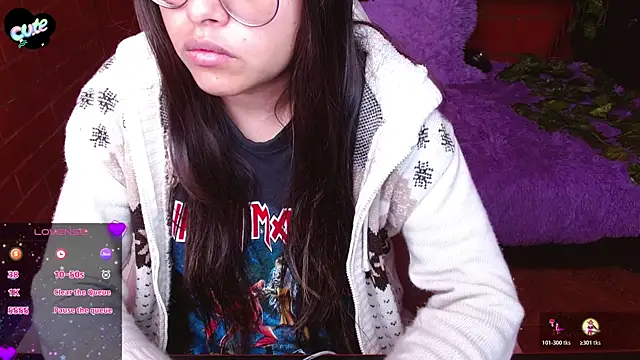 Snapshot of MidoriQuiinn chatting on November 11, 2025, 3:18 pm MidoriQuiinn online show from November 11, 2025, 3:18 pm