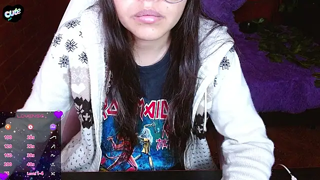 Snapshot of MidoriQuiinn chatting on November 15, 2025, 11:25 am MidoriQuiinn online show from November 15, 2025, 11:25 am