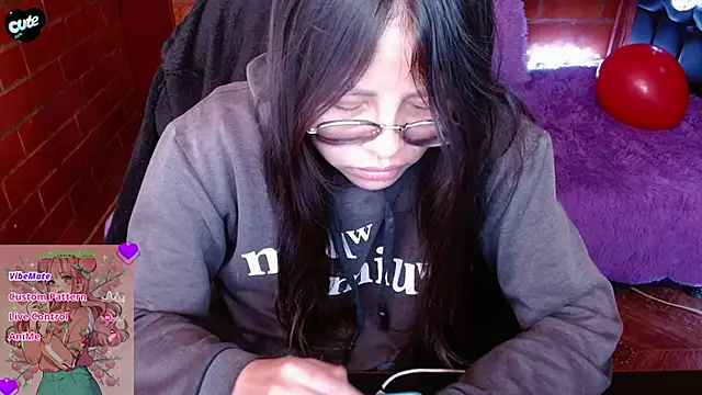 MidoriQuiinn online show from April 11, 2026, 2:43 pm