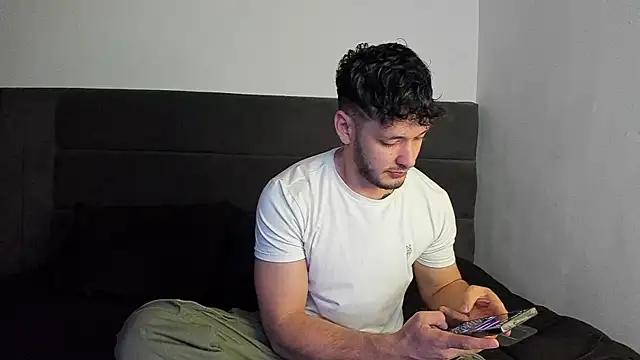 alejandro  2 online show from November 14, 2025, 3:48 pm