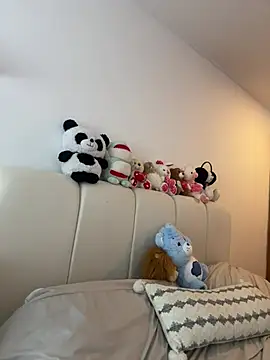 oriana zoeee online show from February 15, 2026, 4:13 am