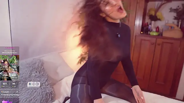 Snapshot of Lucy_fit chatting on November 1, 2025, 10:42 am Lucy fit online show from November 1, 2025, 10:42 am