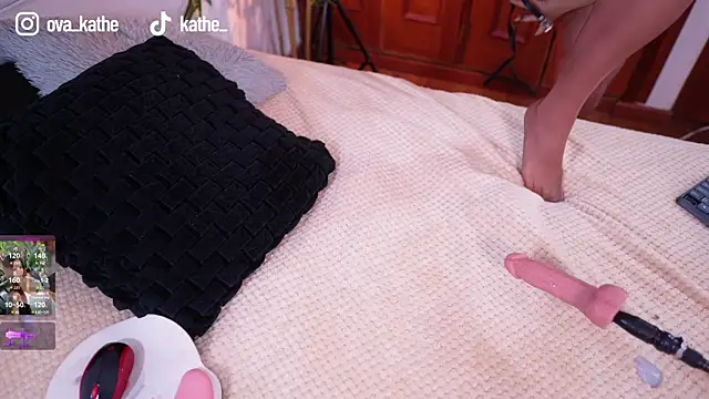 Snapshot of Lucy_fit chatting on November 17, 2025, 10:08 am Lucy fit online show from November 17, 2025, 10:08 am