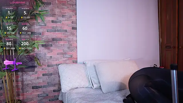 Snapshot of Lucy_fit chatting on March 12, 2025, 9:23 am Lucy fit online show from March 12, 2025, 9:23 am