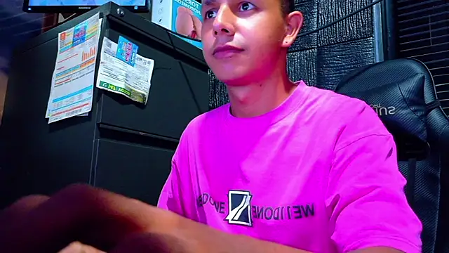 boy bigcock24cm online show from June 3, 2026, 11:42 pm