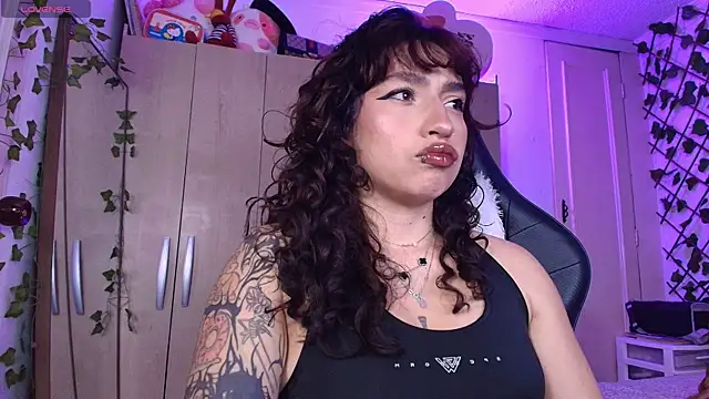 Snapshot of valenor_ chatting on July 22, 2026, 4:14 am valenor online show from July 22, 2026, 4:14 am
