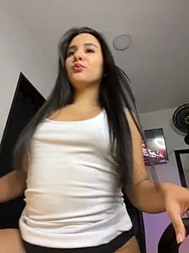 Snapshot of Mavie_roses chatting on November 5, 2025, 12:03 am Mavie roses online show from November 5, 2025, 12:03 am