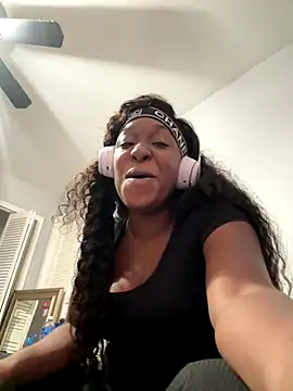 Snapshot of tokyopetitexx chatting on October 27, 2025, 5:47 pm tokyopetitexx online show from October 27, 2025, 5:47 pm