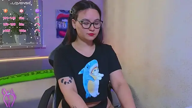 EsterLogan online show from September 22, 2025, 1:17 pm