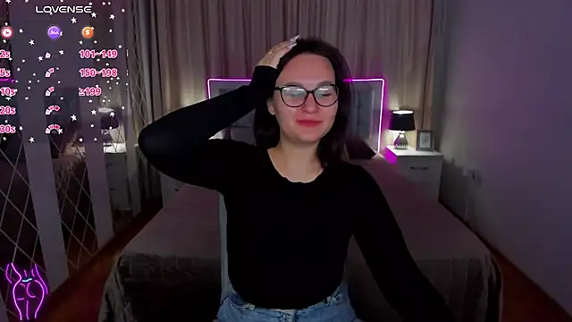 EsterLogan online show from September 26, 2025, 10:33 am