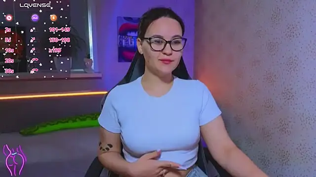 EsterLogan online show from September 20, 2025, 11:15 am