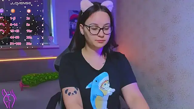 EsterLogan online show from September 19, 2025, 12:31 pm