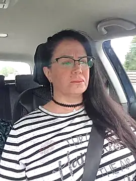 x  KHALEESI  x online show from October 13, 2025, 10:06 am