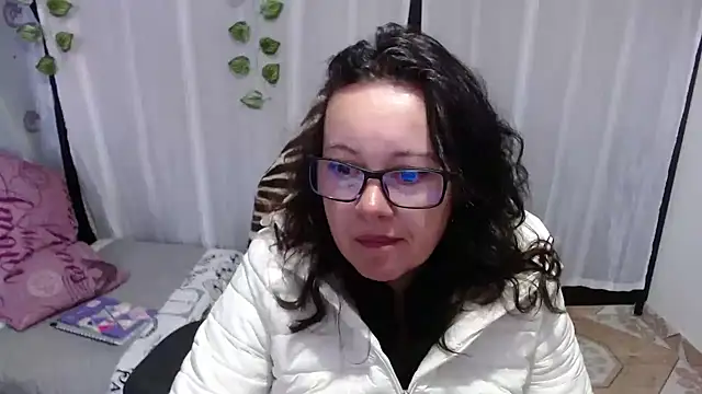 Snapshot of Sonialorens_ chatting on February 1, 2025, 12:26 pm Sonialorens  online show from February 1, 2025, 12:26 pm