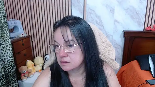 Snapshot of Sonialorens_ chatting on October 2, 2025, 10:46 pm Sonialorens  online show from October 2, 2025, 10:46 pm
