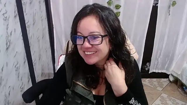 Snapshot of Sonialorens_ chatting on March 5, 2025, 12:44 pm Sonialorens  online show from March 5, 2025, 12:44 pm